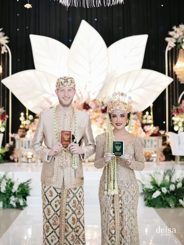 Viral Bule Belanda Kepincut Wanita Tasikmalaya Menikah Pakai Adat Sunda
