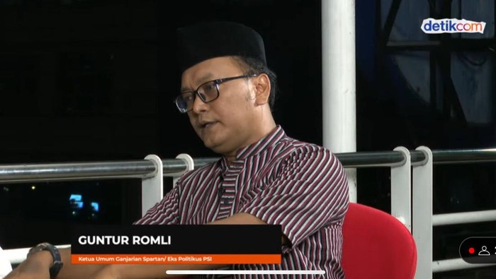 Guntur Romli: Semoga Prabowo Menang Terus di Survei, Ganjar di Pilpres 