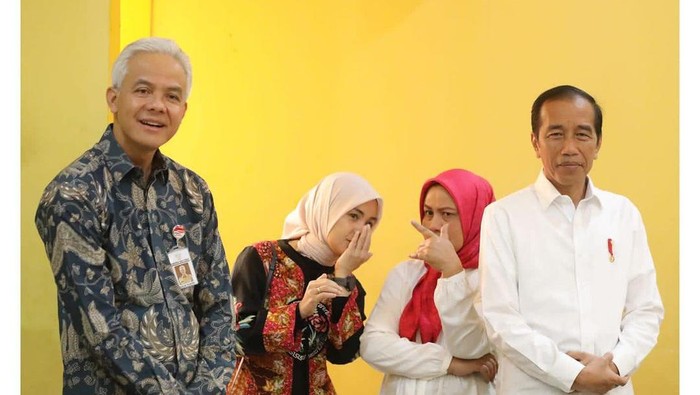 Atikoh-Iriana Jokowi Bisik-bisik di Belakang Para Suami, Ganjar: Pokoknya...