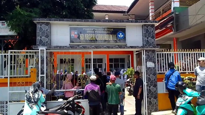 Guru SD Negeri di Bogor Dipecat Usai Dianggap Jadi Pelapor Pungli PPDB