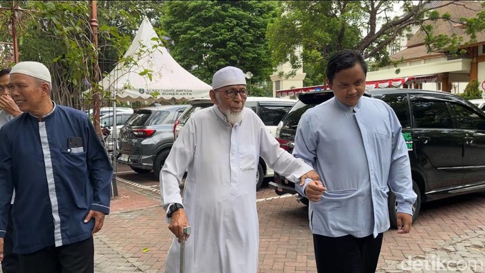 Abu Bakar Ba'asyir Sambangi Kantor Gibran, Bawa Surat Ingin Bertemu