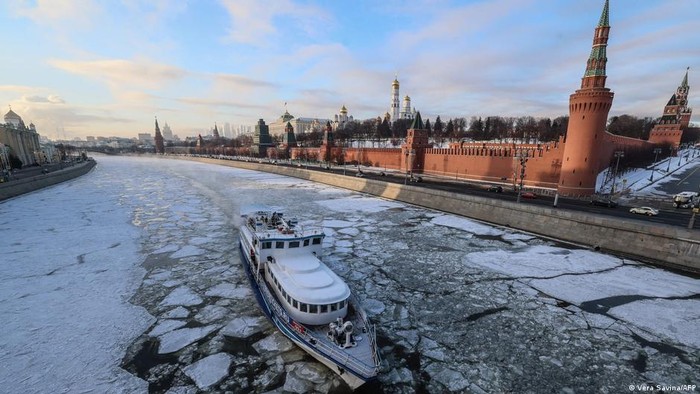 Rusia Kaya Energi, Tapi Banyak Warga Kedinginan di Rumah Sendiri