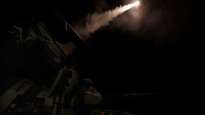 Serangan Udara AS-Inggris Targetkan Houthi di Yaman, 11 Orang Tewas