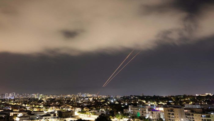 Makin Memanas! Israel Pertimbangkan Serang Balik Iran