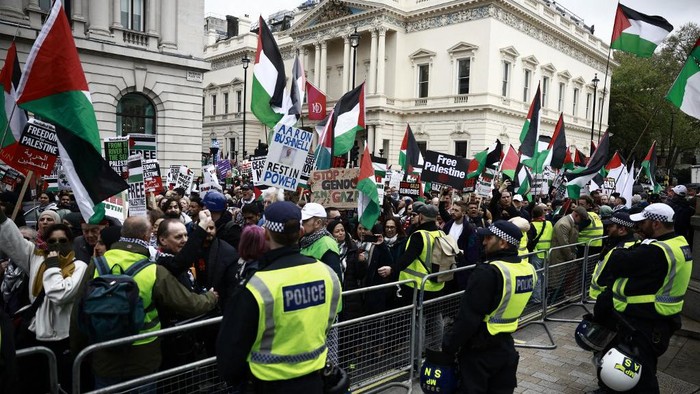 Polisi Inggris Didakwa Terorisme Usai Kedapatan Dukung Hamas