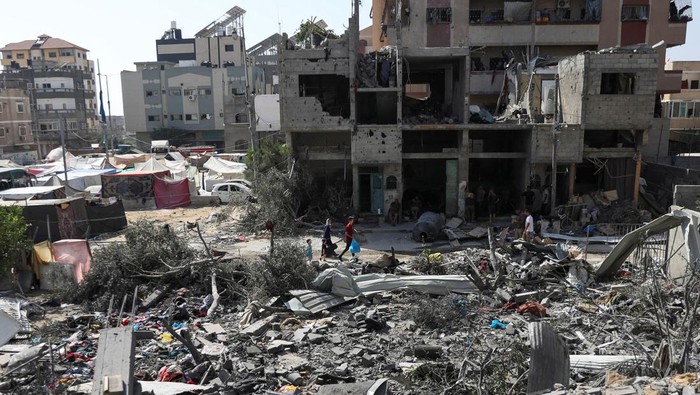 Israel Serang Sekolah di Kamp Nuseirat, 15 Orang Tewas