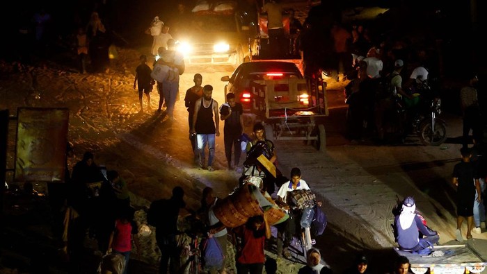 israel-kembali-gempur-gaza-selatan-ribuan-orang-mengungsi