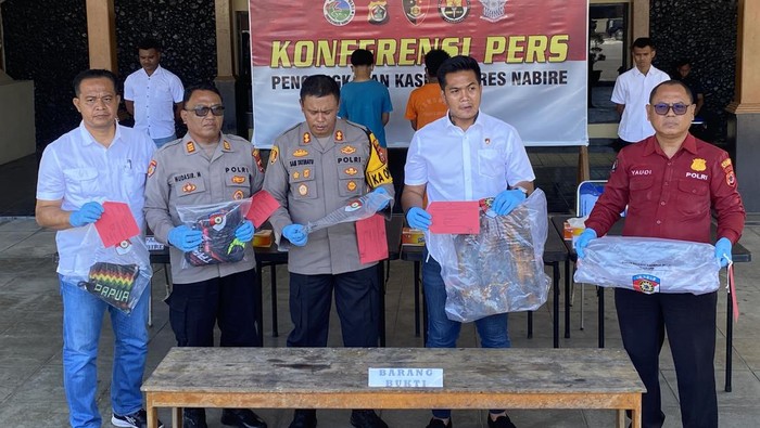 Kronologi 2 Siswa SMP di Nabire Bakar Sekolahnya Usai Mabuk Bareng