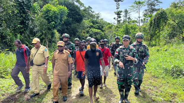 Pimpinan OPM Buron Pembunuhan 4 Prajurit di Maybrat Serahkan Diri ke TNI