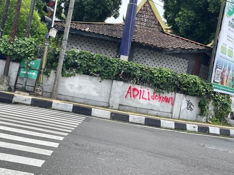 Coretan "Adili Jokowi" Juga Muncul di Yogyakarta, Terpantau di 15 Titik