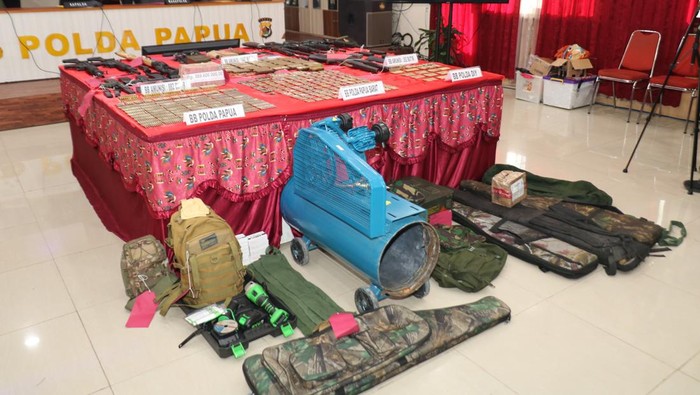 Satpam SMA di Sleman Suplai Senjata ke KKB Papua, Senpi M16 hingga SS1 Disita