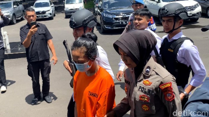 Bunga Bunuh Gadis Ciamis Berawal dari Tukar Pasangan Cinta Sesama Jenis