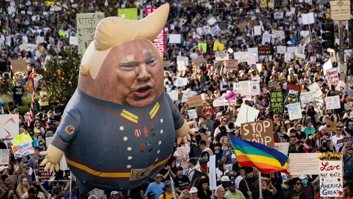 Puluhan Ribu Warga AS Demo Memprotes Kebijakan Trump