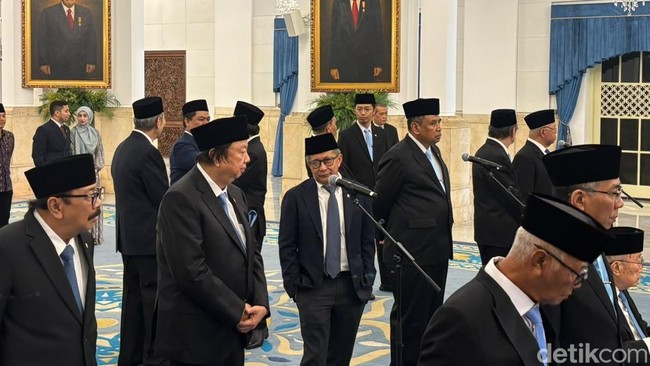 prabowo-lantik-rocky-gerung-jadi-anggota-wantimpres