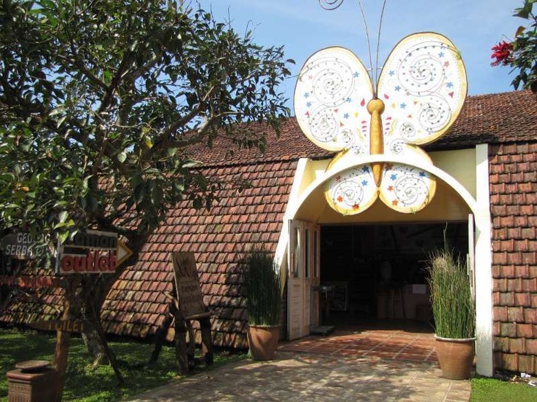 Serunya Bermain di Taman Kupu-Kupu Cihanjuang Bandung