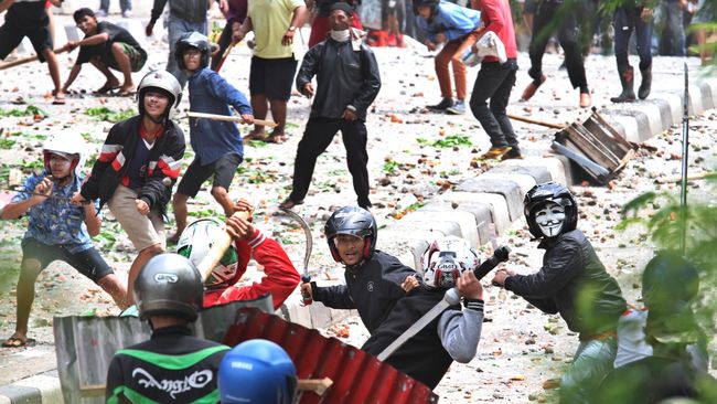 Pria Ini Mati Konyol Karena Ketabrak Kereta Saat Tawuran, Temennya: Kena Setan Budek!