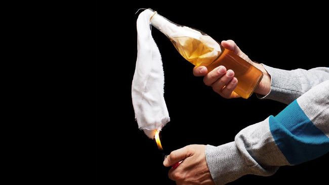 Asal Sejarah Nama "Bom Molotov"