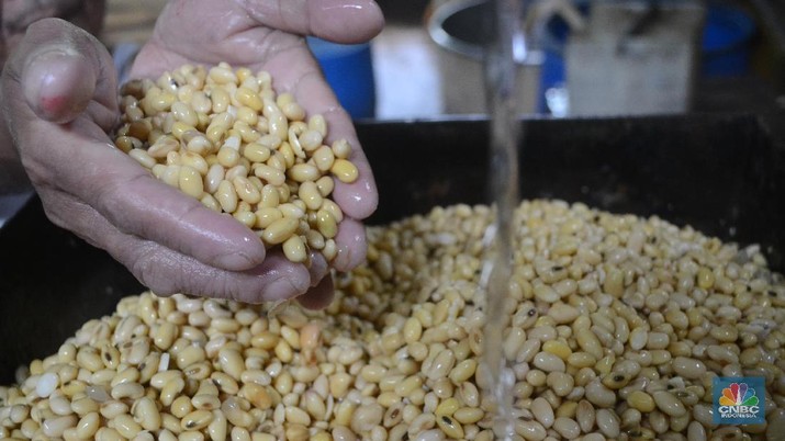 Kesal Harga Kedelai Mahal, Pengrajin Tahu-Tempe Mogok Massal