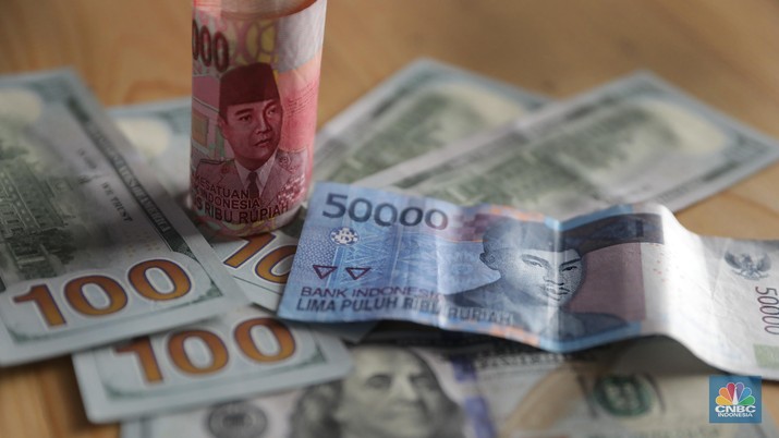 "Disemprit" Jokowi, Rupiah Batal Menguat ke Rp 13.500/US$