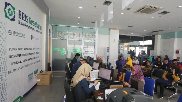Rencana China Bantu BPJS, Luhut: Itu Urusan Puan Maharani