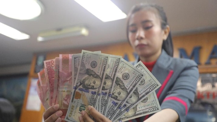 Dijepit The Fed dan Ancaman Resesi, Rupiah Tak Bergigi