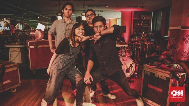 Sosok Muda, Konsisten, dan Inspiratif Di Dunia Digital. Ialah Fathia Izzati