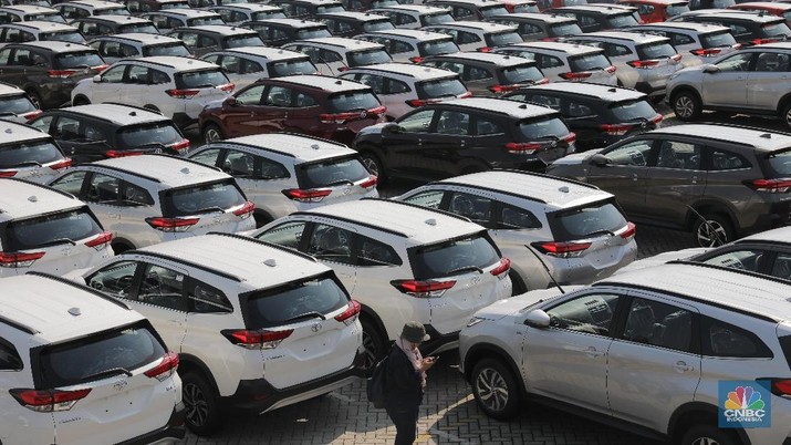 Penjualan Mobil April Tambah Anjlok, Ada Apa?