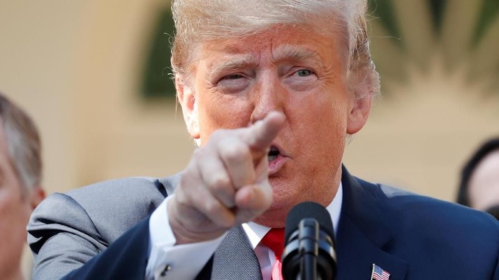 Terus Menerus Serang The Fed, Akankah Trump Memecat Powell?