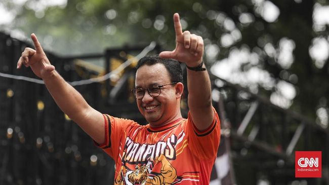 anies-baswedan-juara-lomba-tarik-tambang