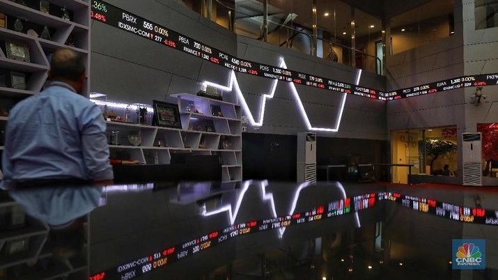 Ditinggal Asing Nyaris Setengah Triliun, IHSG Jatuh 0,65%