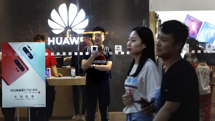 Makin Panas, Trump Buat Aturan Baru Boikot Huawei &amp; ZTE di AS