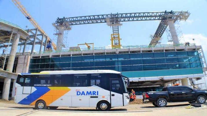 ekonomi-lagi-sulit-tarif-damri-bandara-terbang-tinggi