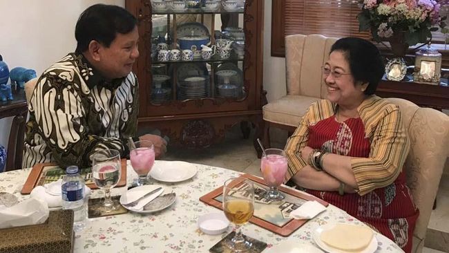 tak-salaman-dengan-paloh-ahy-di-pelantikan-ketua-dpr-hubungan-megawati-retak