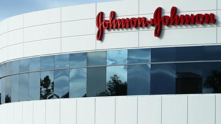 Johnson & Johnson Setop Uji Vaksin Corona, Relawan Sakit