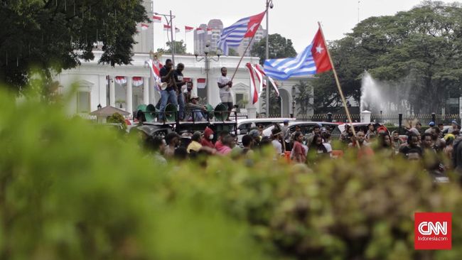 polisi-pindahkan-dua-pengibar-bintang-kejora-ke-mako-brimob