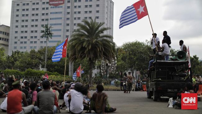 Tokoh Papua Freddy Numberi: Bintang Kejora Bendera Budaya