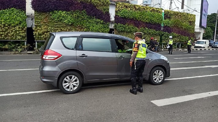 Mohon Maaf Sri Sultan, Jokowi tidak Bisa Terapkan Lockdown