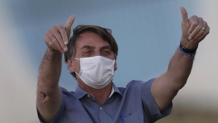 Presiden Brasil Sebut Covid Senjata Biologis, Sindir Siapa?
