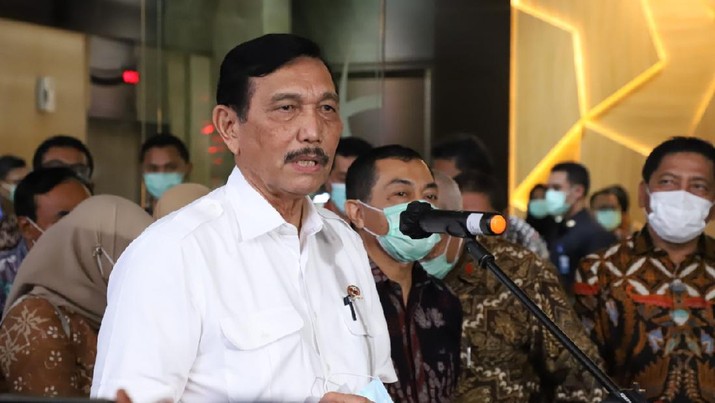 Luhut 'Jualan' Wisata Danau Toba ke Para Tamu Asal China