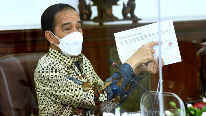 Jokowi: Hati-Hati Ekonomi Turun karena PPKM