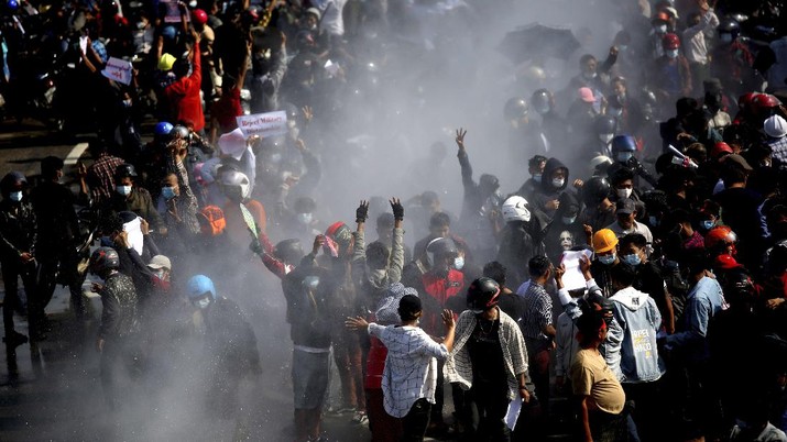 Myanmar Demo, Militer Terapkan Jam Malam &amp; Larang Pertemuan