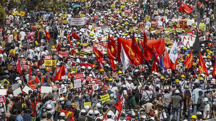 myanmar-makin-membara-warga-demo-besar-lawan-militer