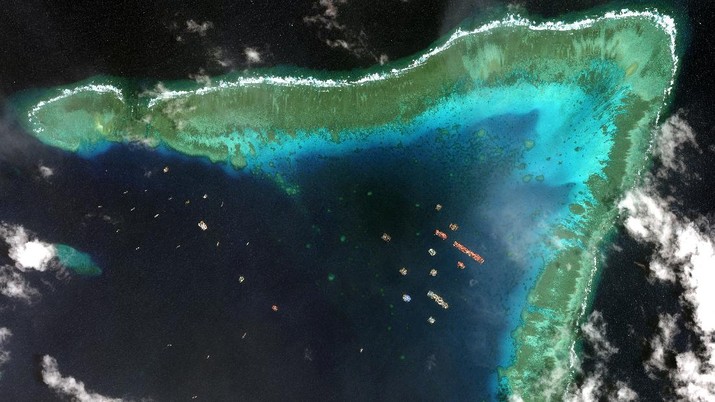 China 'Ngajak Ribut' Tetangga RI, Ratusan Kapal Parkir di LCS