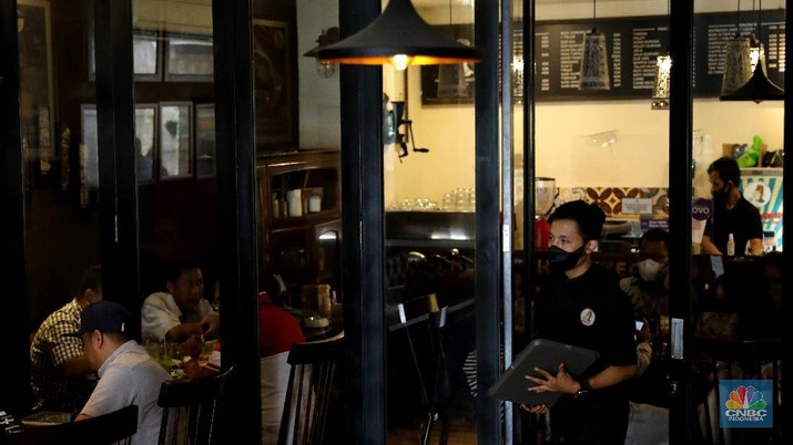 Nasib Holywings dkk: Omzet Anjlok 90%, Gaji Pegawai Tak Penuh