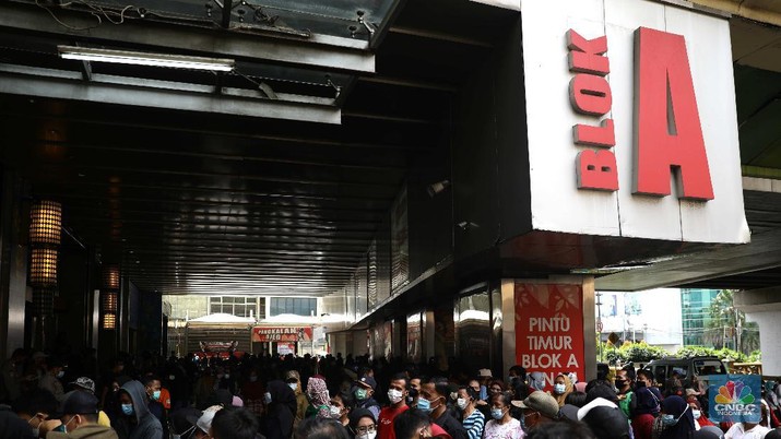 Kerumunan Tanah Abang Meledak, Pedagang: Ini yang Kami Tunggu