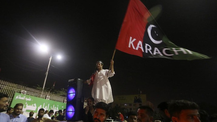 eks-pm-pakistan-imran-khan-ditembak-di-tengah-pawai-1-tewas