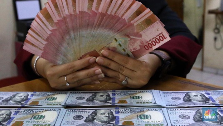 Breaking! Rupiah Anjlok, Dolar AS Nyaris Tembus Rp16.000