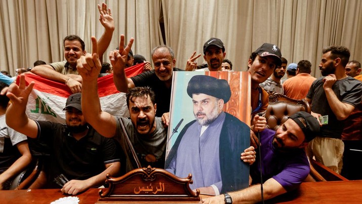 sosok-moqtada-sadr-ulama-irak-yang-pengikutnya-ditembak-mati