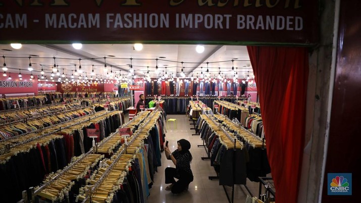 Warga RI Ngerem Belanja Baju & Jajan di Resto, Ada Apa Nih?