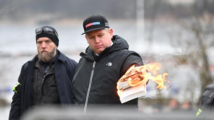 Fakta Baru, Rusia Disebut "Dalang" Bakar Al-Quran di Swedia